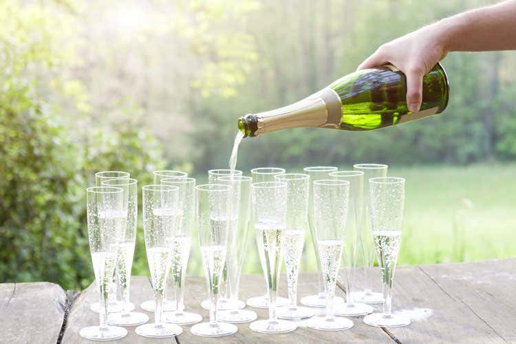 Tre bottiglie su quattro di spumante finiscono all'estero (Bollicine, bene le vendite ( 13%) Coldiretti: &laquo;&Egrave; un record storico&raquo;)