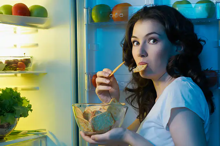 Gli spuntini notturni fanno male al cuore Spuntini di mezzanotte? Gli esperti: attenzione al cuore