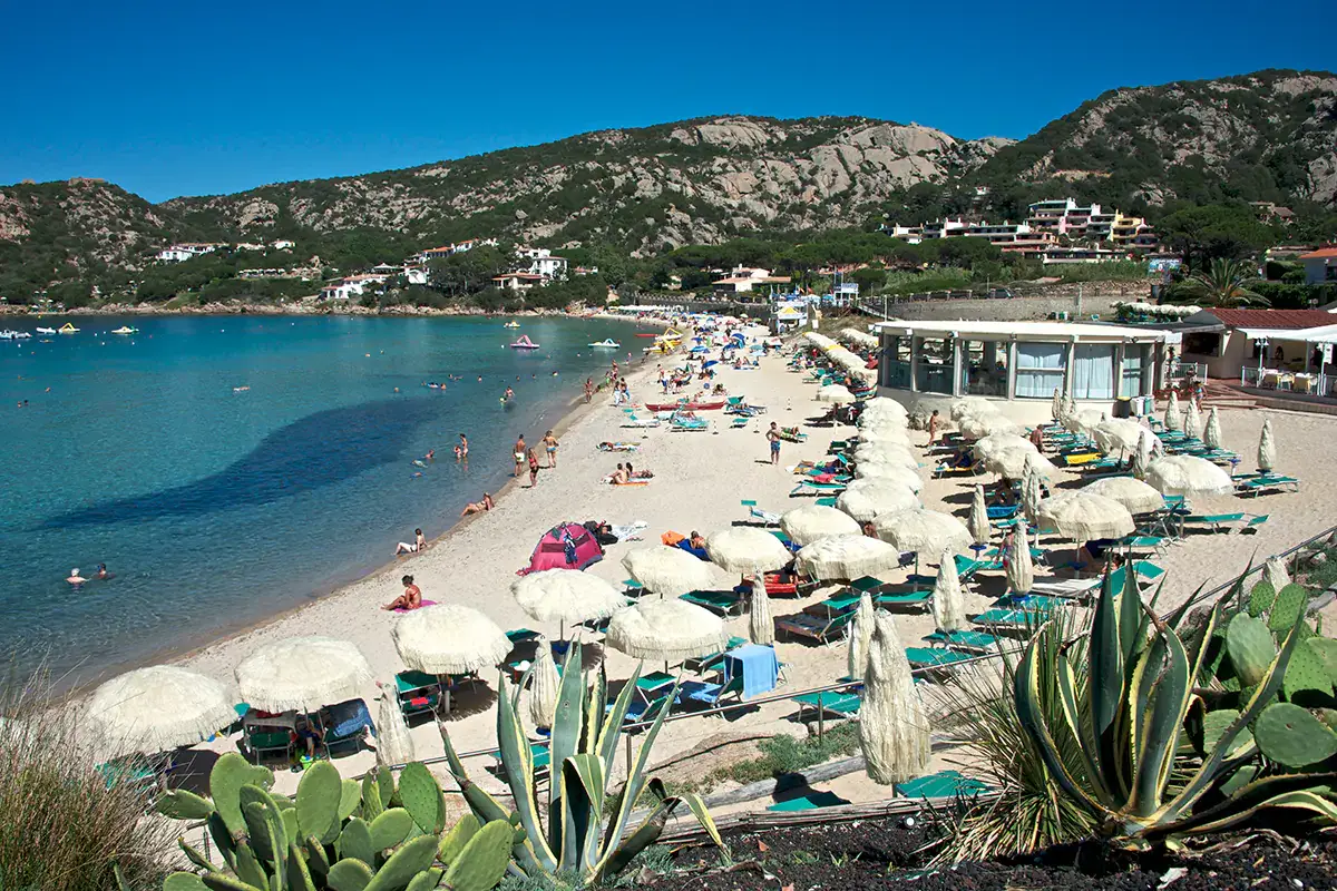 In Italia su 61mila concessioni demaniali marittime, circas 12mila sono date agli stabilimenti balneari Dal Consiglio di Stato stop alle concessioni balneari. Gli stabilimenti protestano