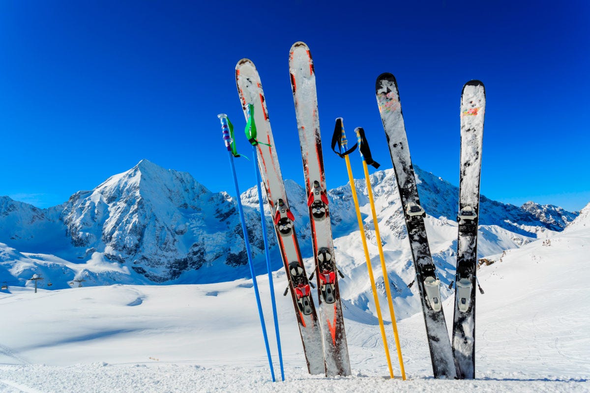 Montagna: caro bollette e alberghi chiusi compromettono sci e stagione invernale?