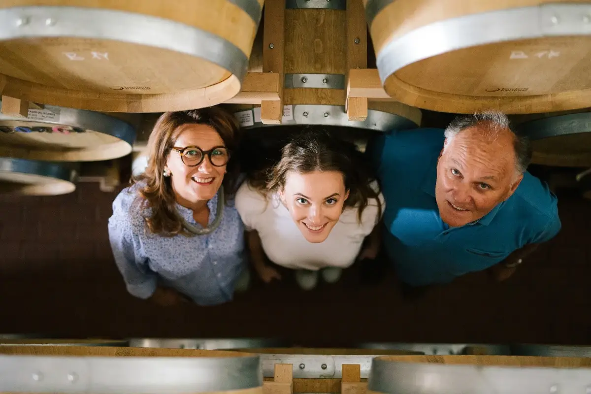 Giuliano Valent e Adriana Marinatto con la figlia Rebecca Stanjbech, quel vigneto e quei vini... Serenissimi