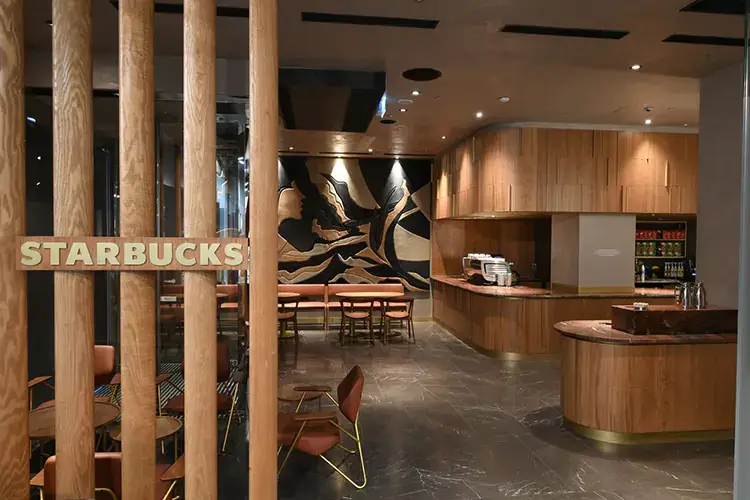 Il tradizionale format di caffetteria Starbucks Tre anni di Starbucks in Italia: dalla Reserve Roastery a 26 nuove aperture