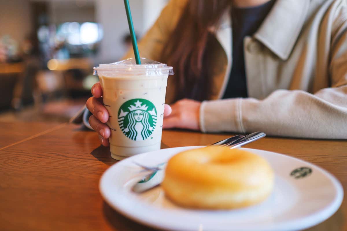 Starbucks ha iniziato a investire sull’esperienza nel locale, come fanno i micro-bar giapponesi