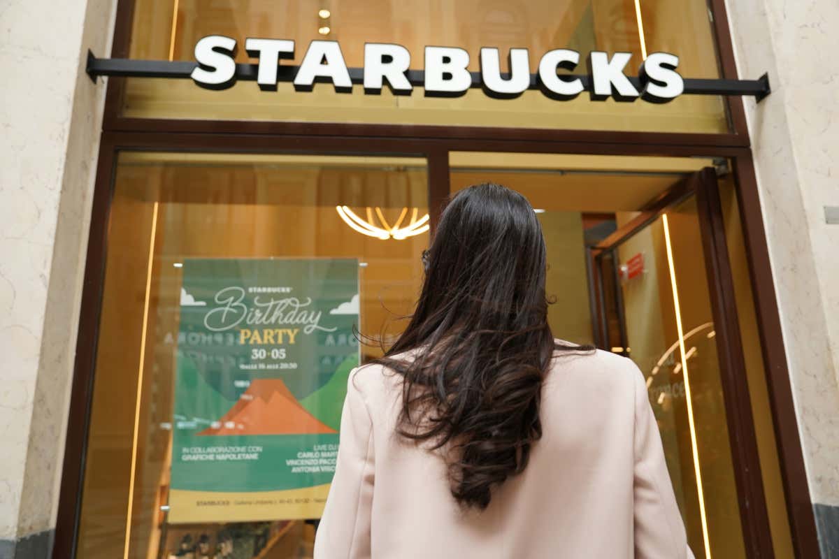 Starbucks a Napoli: lo store in Galleria Umberto I festeggia un anno