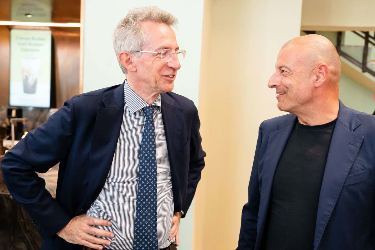 Starbucks a Napoli: lo store in Galleria Umberto I festeggia un anno Starbucks a Napoli: lo store in Galleria Umberto I festeggia un anno