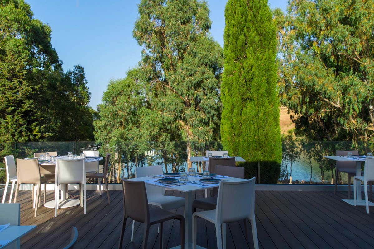 Prossima fermata: Stazione Lago! Tappa a Piana degli Albanesi tra pizza e carne