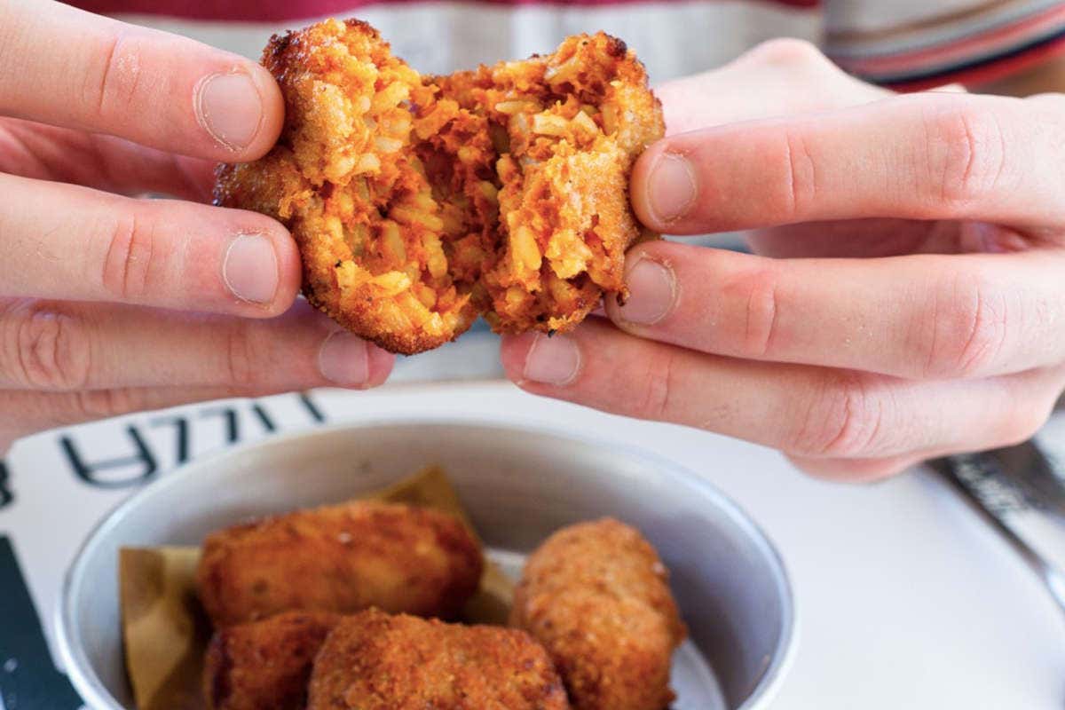 Prossima fermata: Stazione Lago! Tappa a Piana degli Albanesi tra pizza e carne