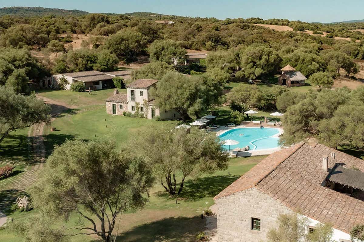 La Ciminea, dove la Sardegna di Gabriele Natali sorprende tra orto e memoria