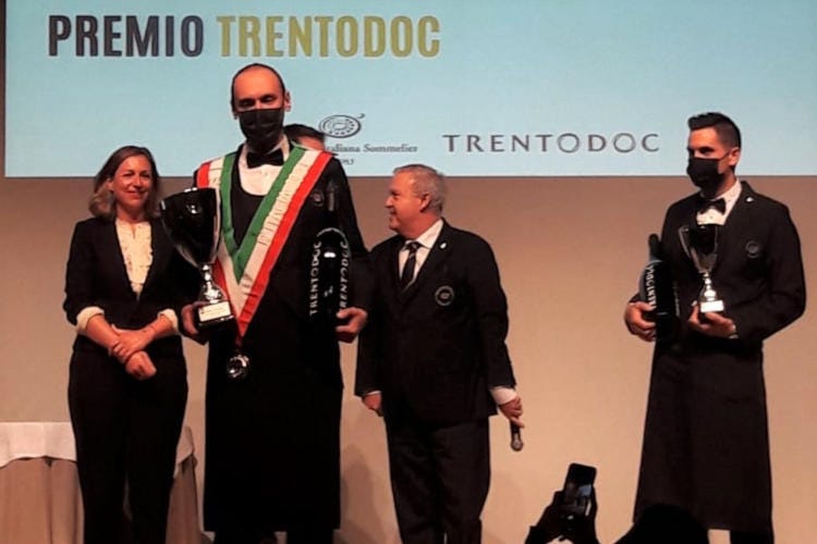 La premiazione di Stefano Berzi Il bergamasco  Stefano Berzi è il miglior sommelier Ais d’Italia