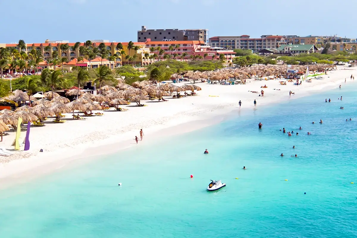 L'isola caraibica di Aruba, dove vive Stefano Milioni Stefano Milioni firma storica del vino: &ldquo;Non si perda il legame col territorio&rdquo;