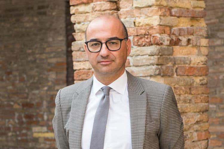 Stafano Parri, sindaco di Sant'Angelo in Vado. Fonte: Accademia del Tartufo nel Mondo Alba e Sant'Angelo in Vado. Gemellaggio in vista