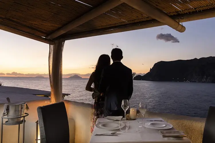 Cena al Therasia Resort Notte di San Lorenzo, ecco le localit&agrave; pi&ugrave; belle dove vedere le stelle cadenti