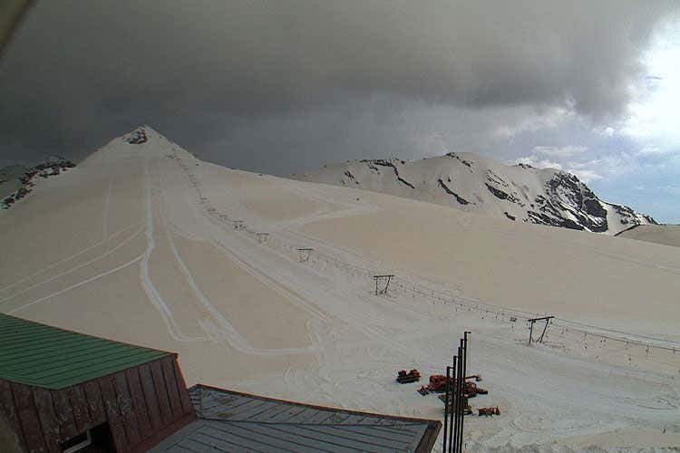 Prima neve sulle piste dello Stelvio - Stelvio e Tonale, è arrivata la neve Ma gli impianti restano chiusi
