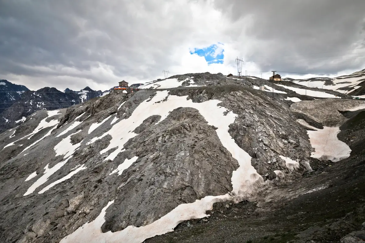 Caldo in alta quota, chiude lo Stelvio: la stagione dello sci estivo &egrave; finita per sempre?