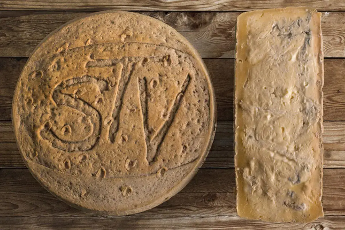 Strachitunt Dop &pound;$Sul tagliere dei formaggi...$&pound; Asiago Pressato, Strachitunt, Spressa delle Giudicarie Stagionato