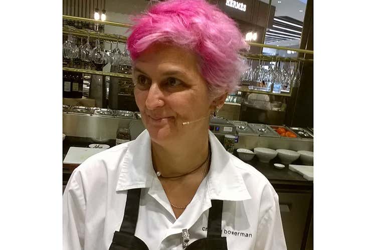Cristina Bowerman (Lo street food di Bowerman Spicca l’accoppiata burger-spirits) Cristina Bowerman (Lo street food di Bowerman Spicca l’accoppiata burger-spirits)
