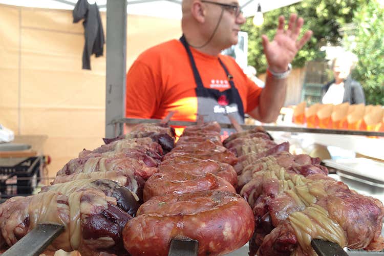 Streetfood Tour, tappa a Nettuno con decine di tipici cibi di strada Streetfood Tour, tappa a Nettuno con decine di tipici cibi di strada