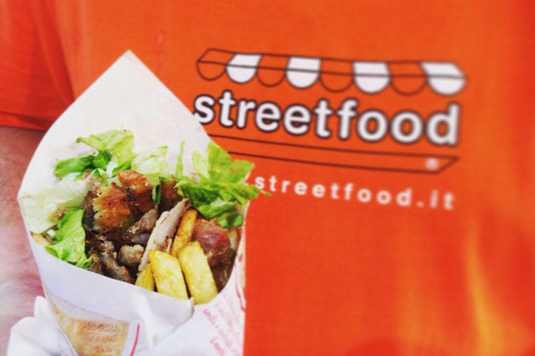 I primi dieci anni di Streetfood 
«Venga riconosciuto il cuoco di strada»