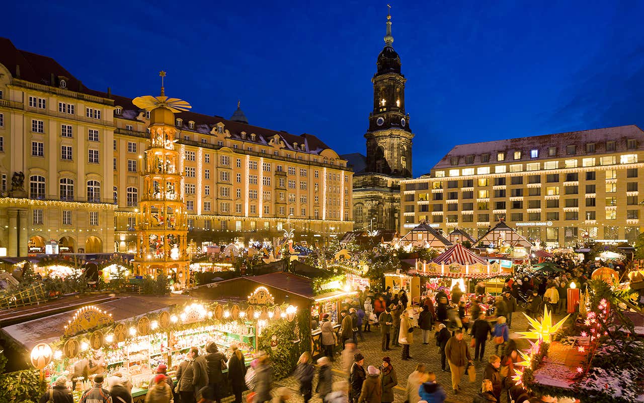 Striezelmarkt di Dresda, il mercatino di Natale più antico della Germania Foto: Sylvio Dittricht Il Natale più autentico? In Sassonia, tra città, borghi e castelli Striezelmarkt di Dresda, il mercatino di Natale più antico della Germania Foto: Sylvio Dittricht Il Natale più autentico? In Sassonia, tra città, borghi e castelli