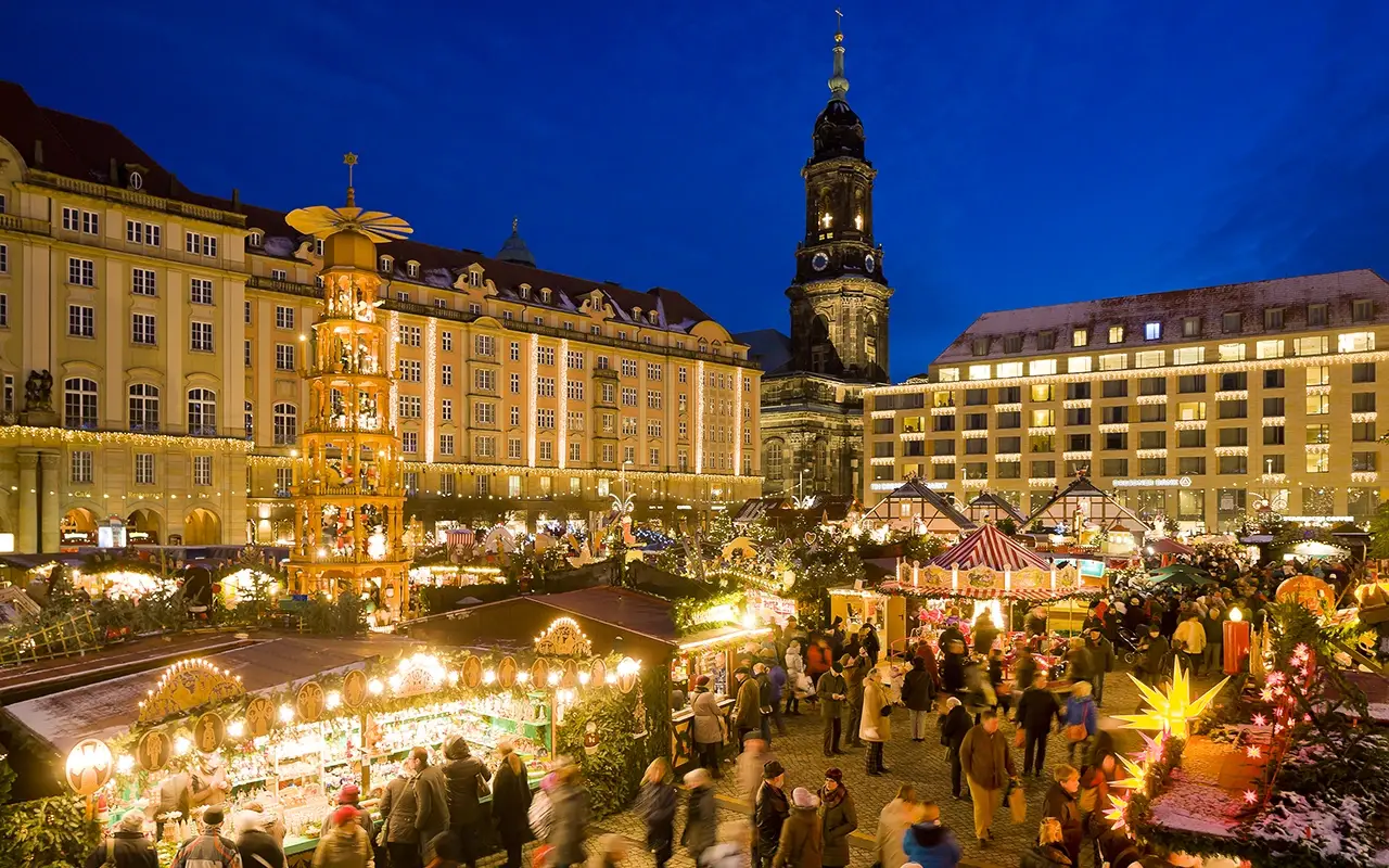 Striezelmarkt di Dresda, il mercatino di Natale pi&ugrave; antico della Germania Foto: Sylvio Dittricht Il Natale pi&ugrave; autentico? In Sassonia, tra citt&agrave;, borghi e castelli