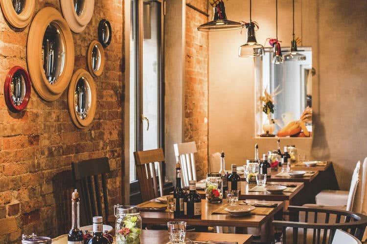 Il bar del Molino Stucky Venice Aromi, l'alta cucina italiana a Venezia, dove la laguna ispira i piatti