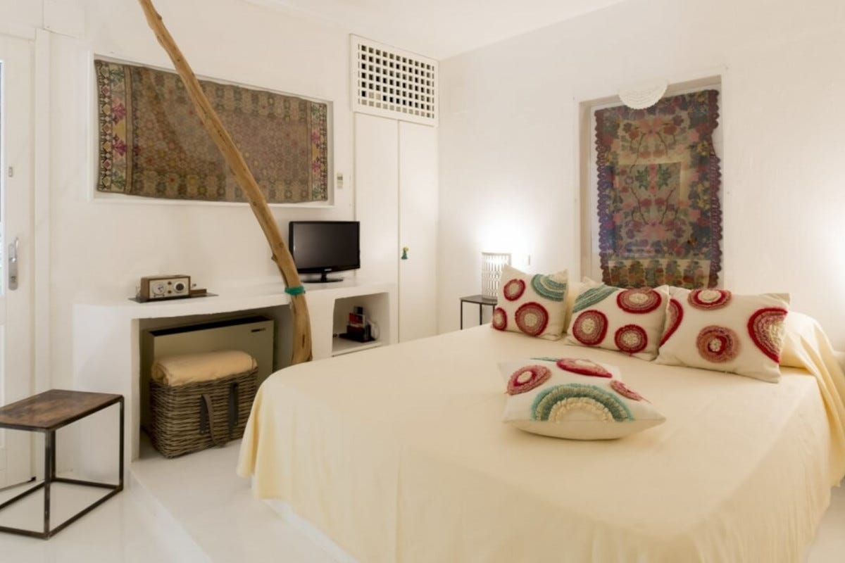 Su Gologone, Suite Colores (foto sito) Riapre il Su Gologone hotel icona nel cuore del Supramonte