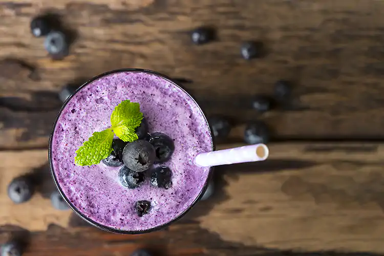 Tante sono le propriet&agrave; dei mirtilli neri Problemi di cistite? Il succo di mirtillo aiuta davvero