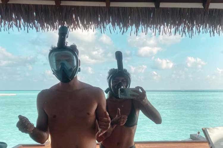 La coppia sudafricana in uno scatto, mentre giova della luna di miele "allungata" - Intrappolati in un resort di lusso Luna di miele ai tempi del virus La coppia sudafricana in uno scatto, mentre giova della luna di miele "allungata" - Intrappolati in un resort di lusso Luna di miele ai tempi del virus