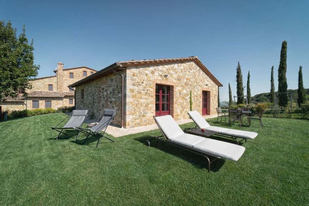 Tra le colline senesi due hotel cinque stelle simbolo della sontuosità toscana