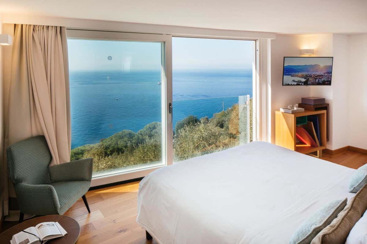 Villa Fiorella di Massa Lubrense, quando l'arte contemporanea incontra il mare