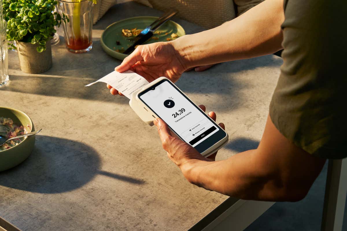 Carte in tavola, ristorazione sempre più cashless: quasi un pagamento su 2 è digitale Carte in tavola, ristorazione sempre più cashless: quasi un pagamento su 2 è digitale