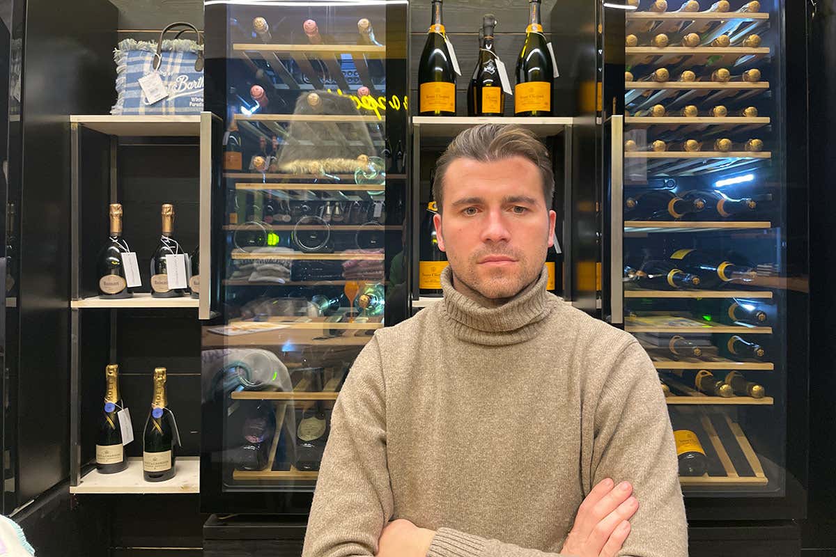 Filippo Baldassini Courmayeur, con Super G e Champagne a porter, l'après-ski è tutta un'altra cosa... Filippo Baldassini Courmayeur, con Super G e Champagne a porter, l'après-ski è tutta un'altra cosa...