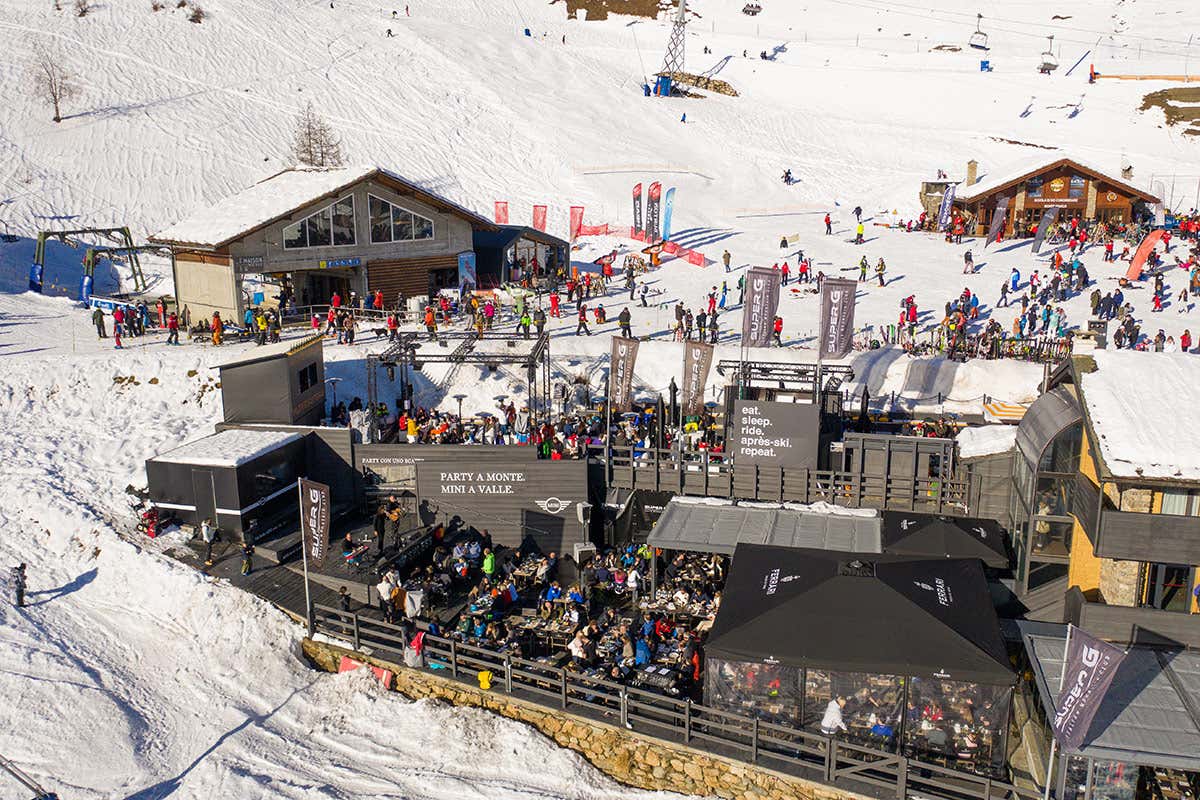 Courmayeur, con Super G e Champagne a porter, l'après-ski è tutta un'altra cosa... Courmayeur, con Super G e Champagne a porter, l'après-ski è tutta un'altra cosa...