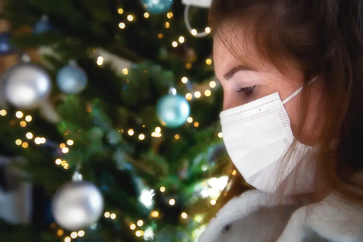 Mascherina obbligatoria all'aperto a Natale? Potrebbe valere per tutti Il giorno del super green pass (che dura nove mesi). Ecco cosa cambia per ristoranti, bar e hotel
