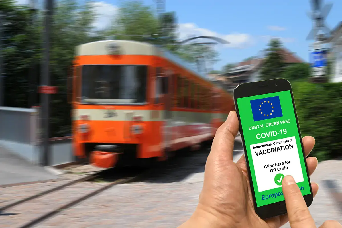 Green pass anche per il trasporto pubblico locale? Difficolt&agrave; logistiche sui controlli Super green pass pi&ugrave; vicino? Bar e ristoranti attendono la decisione del Governo