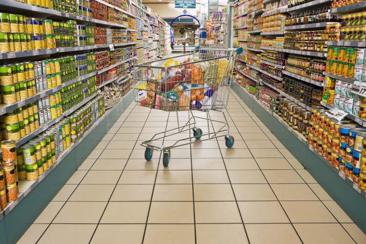 Nei supermercati manca soprattutto il personale - Pochi addetti e servizi saltati I supermarket rischiano il collasso