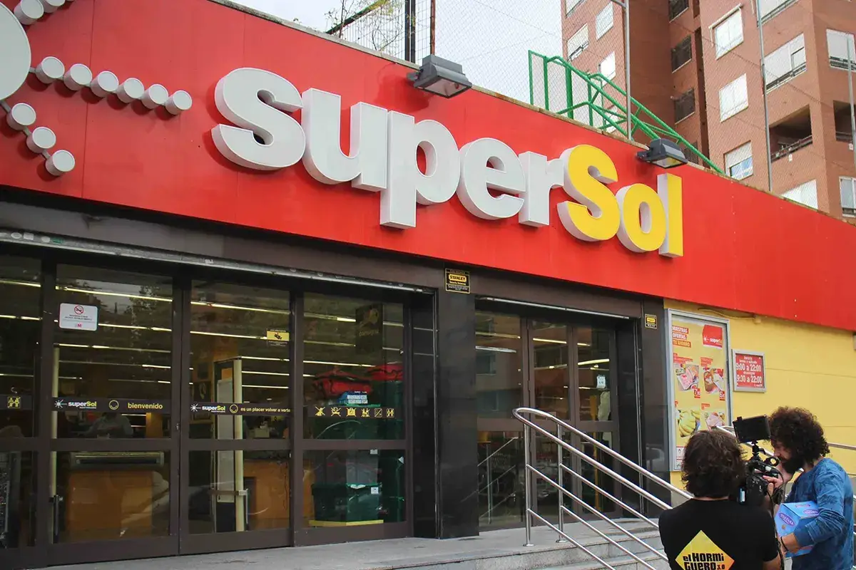 L'insegna Supersol Colpo Carrefour in Spagna: acquisiti i magazzini Supersol