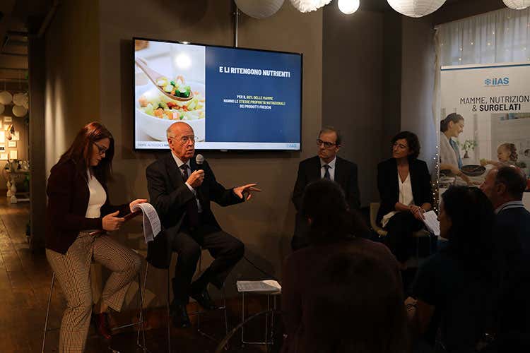 Un momento della presentazione di questa mattina (I surgelati nella dieta dei figli Scelti dal 51% delle mamme)