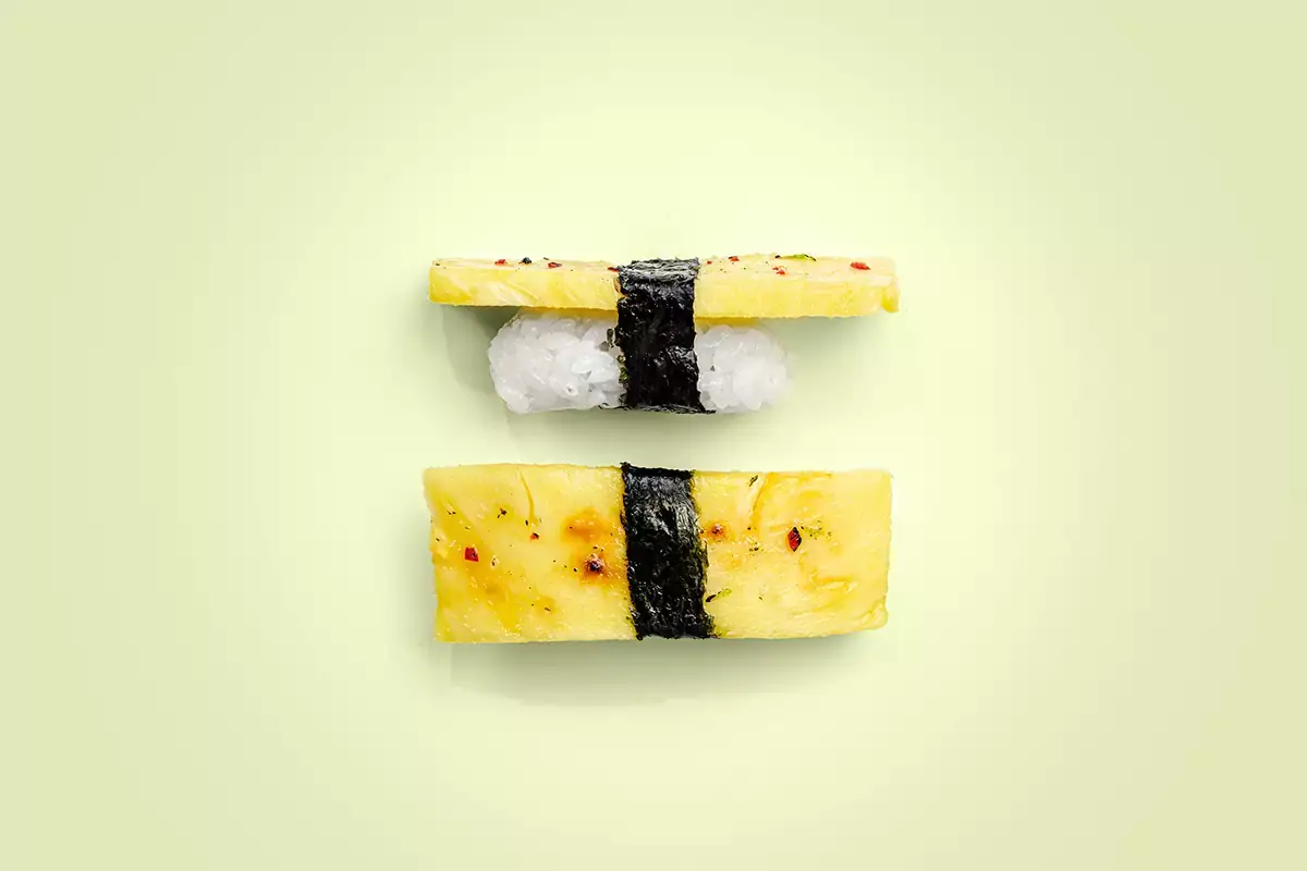 Nigiri di ananas flambé con peperoncino Da Demoshi il sushi è di tutti