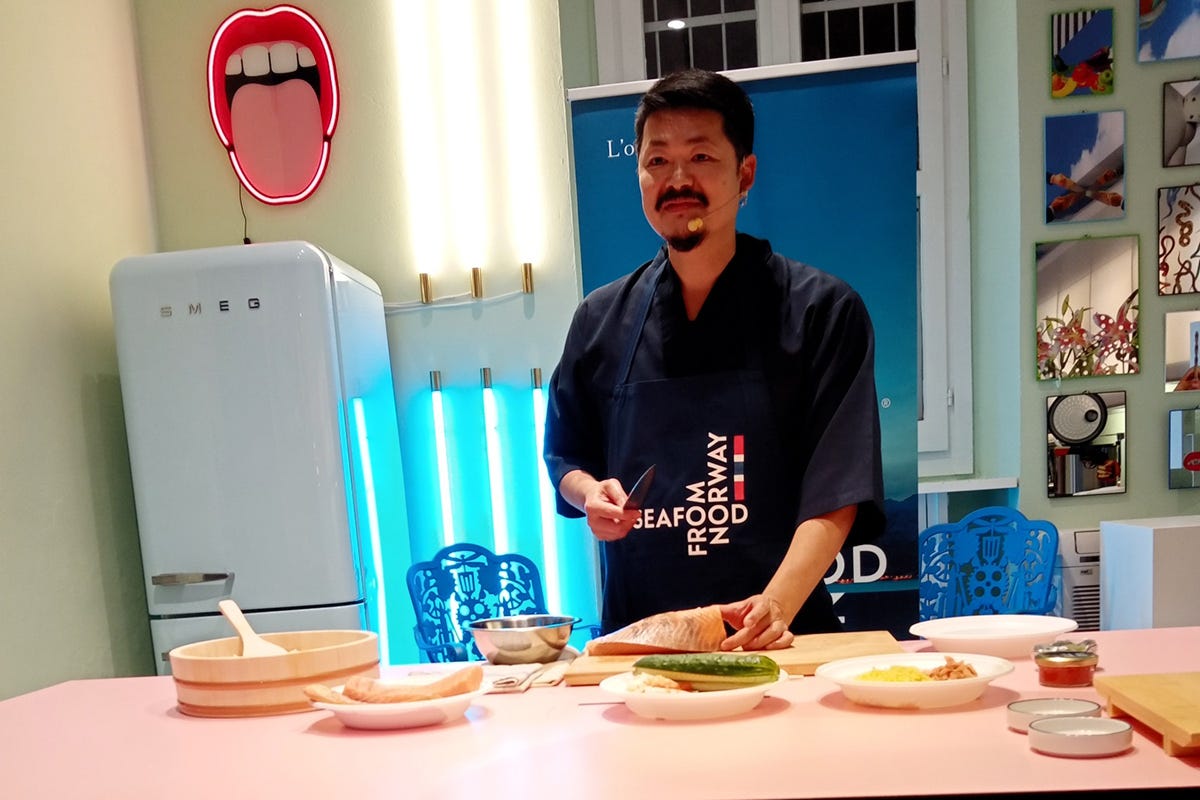 Chef Hiro Sushi con salmone affumicato: la ricetta prfetta spigaa da chef Hiro