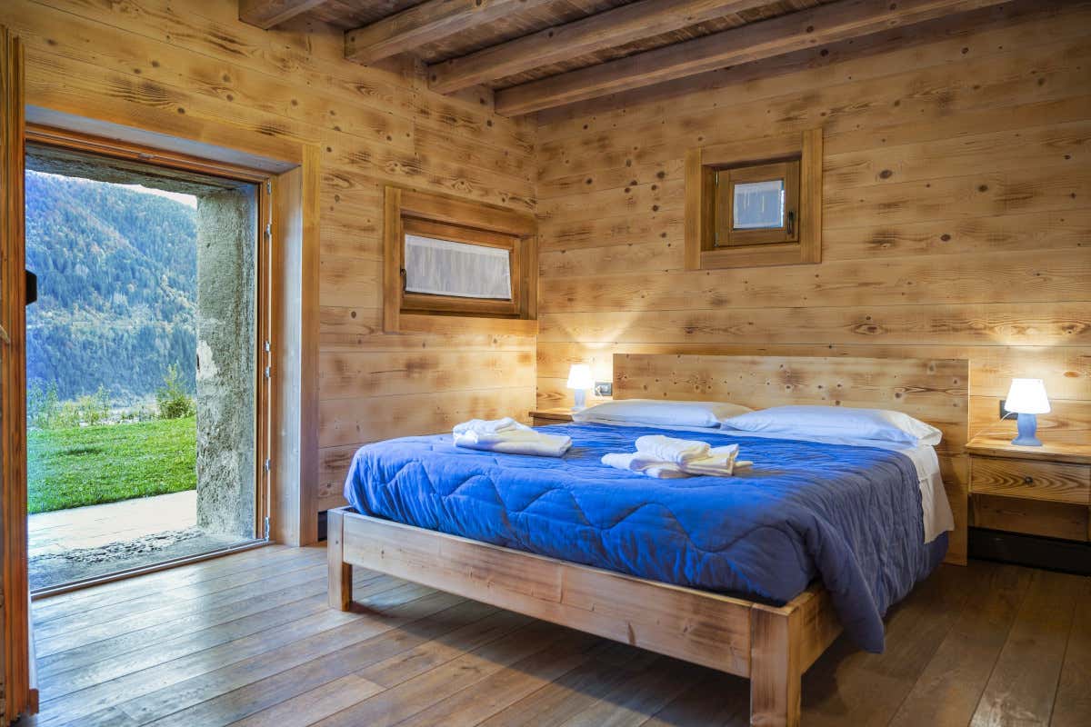 Una delle camere dell’Albergo diffuso Borgo Soandri