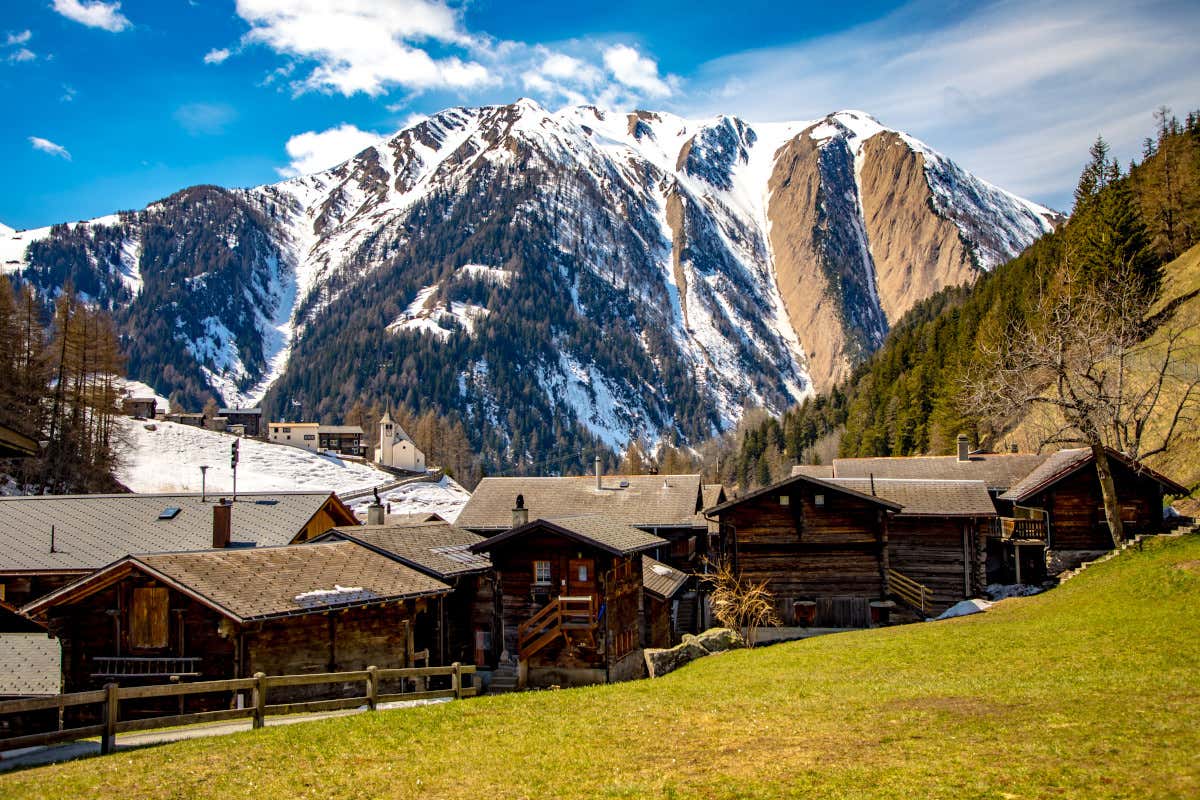 La Valle di Binn conserva antiche case in legno e miniere