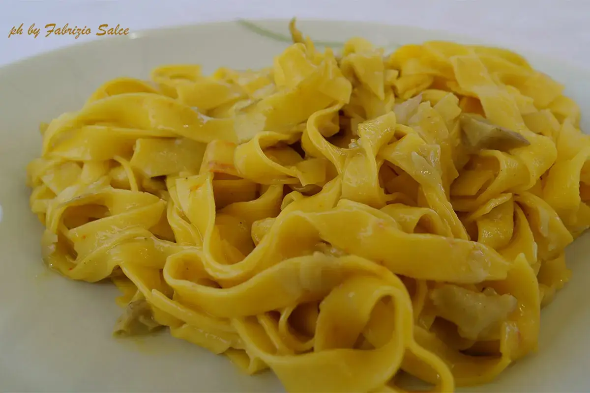 Tagliatelle allo zafferano con carbonara di carciofo astigiano del sor&igrave; Carciofo astigiano del sor&igrave; Tenero, buono e con poco spreco