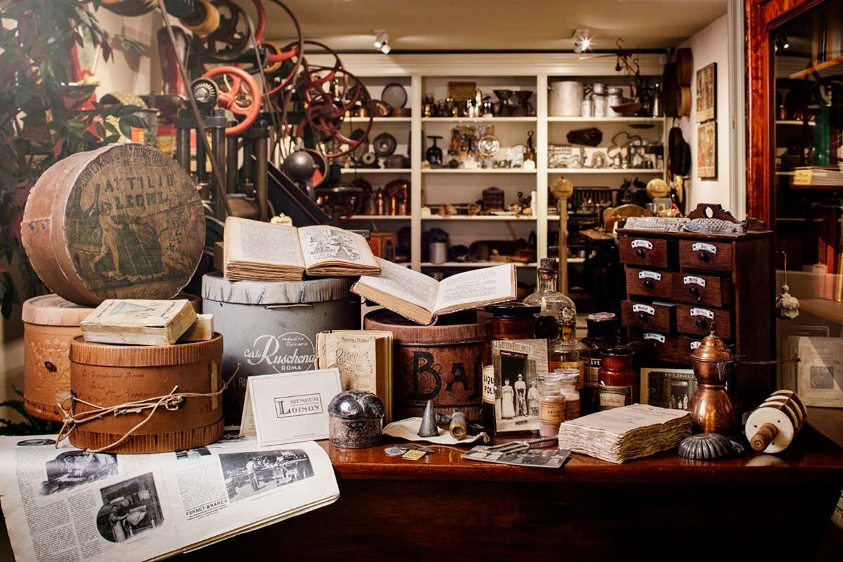 Antichi strumenti di pasticceria, documenti e curiosità provenienti da tutto il mondo ricostruiscono il percorso della pasticceria artigianale italiana