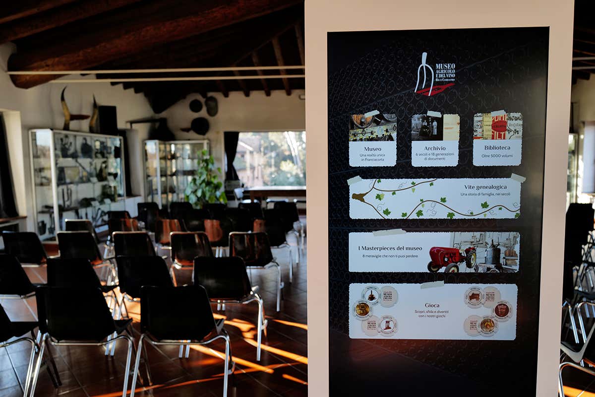 Il progetto “Due Totem” del Museo Agricolo e del Vino Ricci Curbastro unisce la scultura di Andrea Gandini a un totem multimediale che racconta la storia della famiglia e della Franciacorta