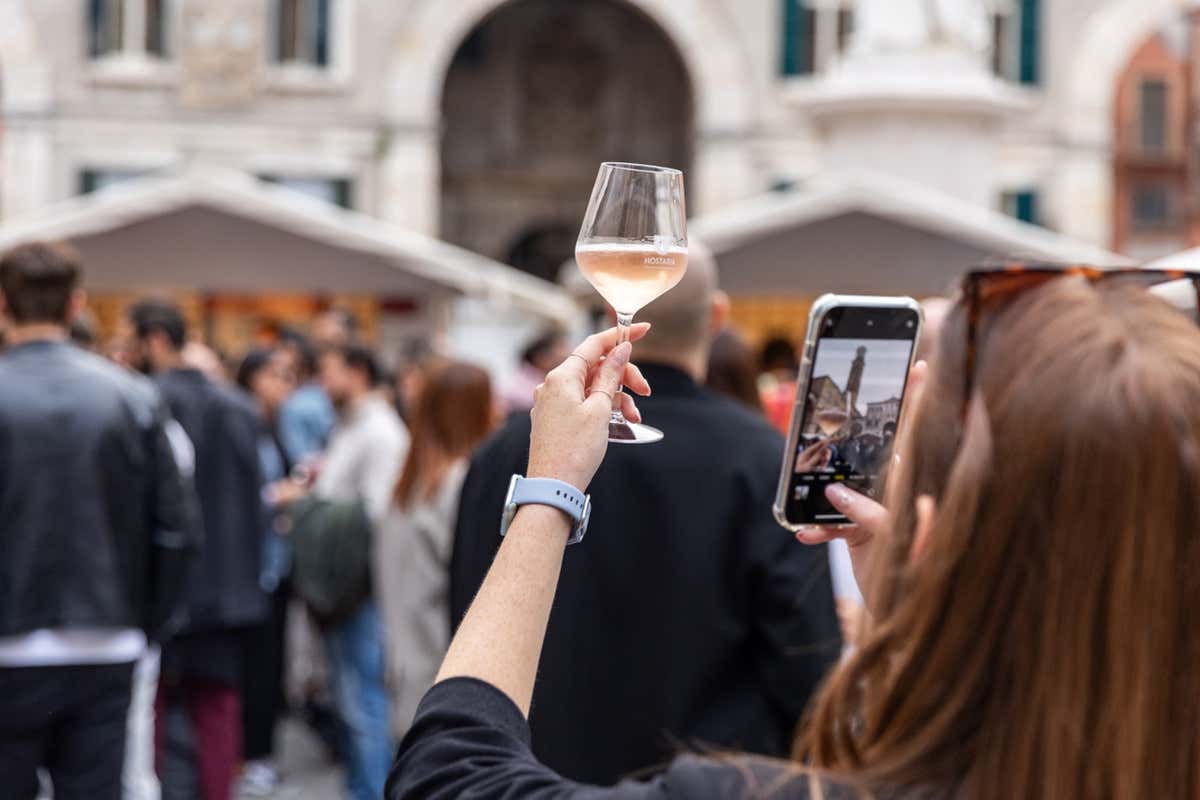 La città di Verona diventa un’osteria diffusa con 350 etichette da scoprire La città di Verona diventa un’osteria diffusa con 350 etichette da scoprire
