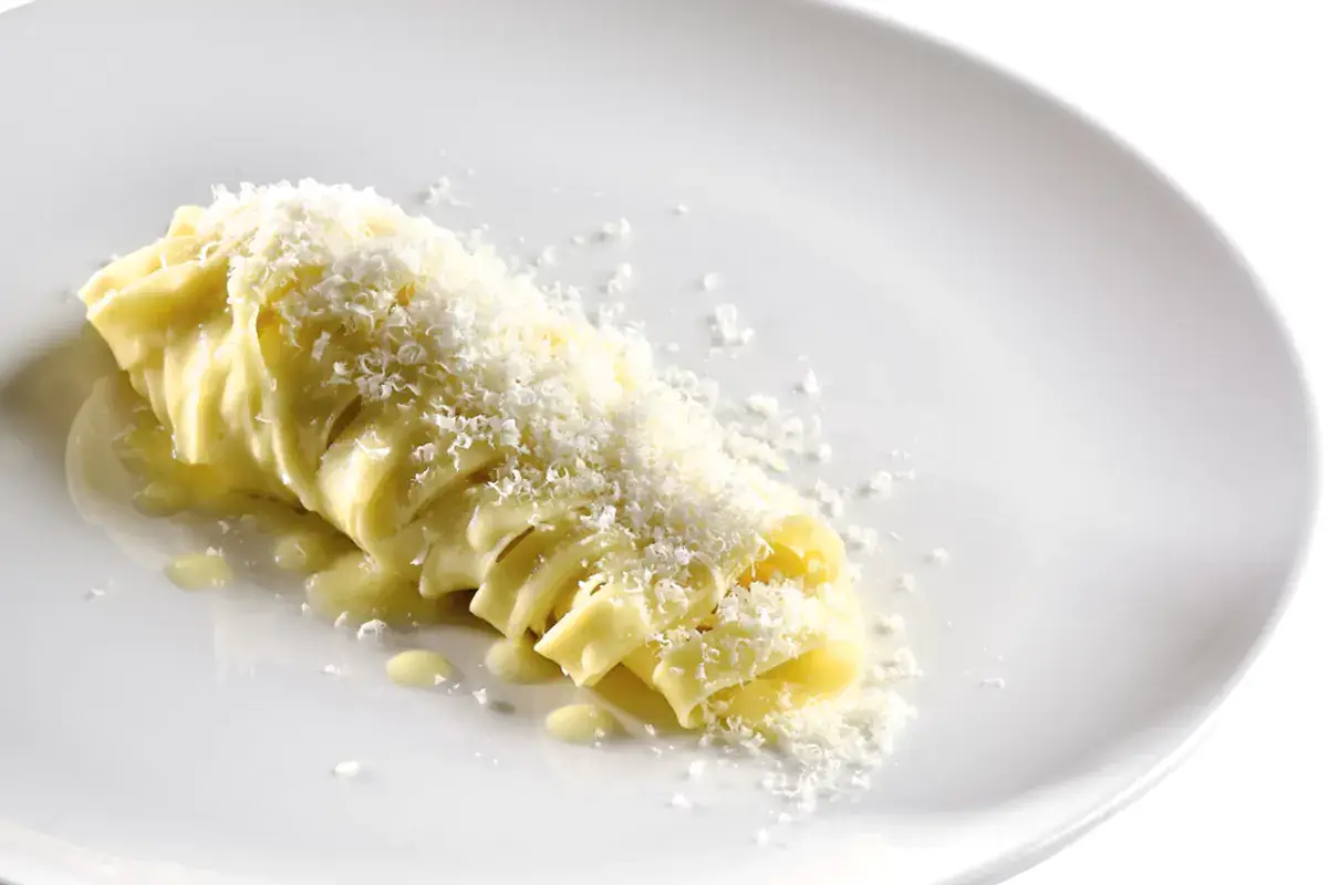 La novit&agrave; del menu post-pandemia: le tagliatelle al burro&nbsp; Cucina stellata ad alta quota: lo chef Davide Rangoni amplia l&rsquo;offerta