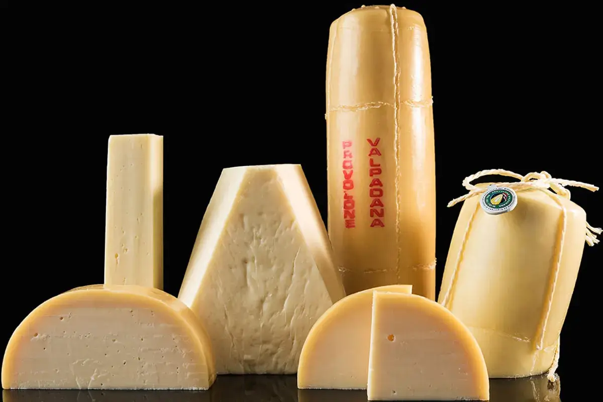 Provolone Valpadana Dop &pound;$Sul tagliere dei formaggi...$&pound; Gorgonzola, Provolone Valpadana, Robiola di Roccaverano