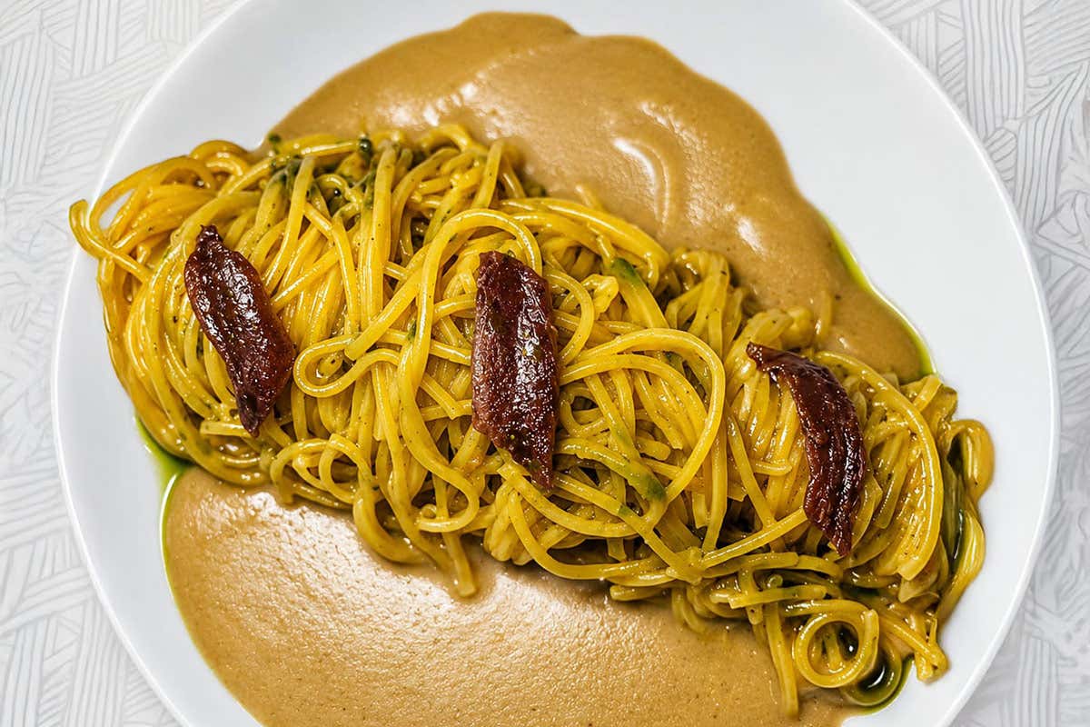 Come preparare i tagliolini burro e alici del ristorante Osare di Roma