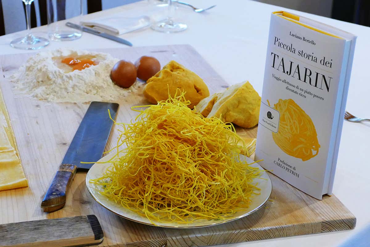 Il libro Piccola storia dei tajarin. Viaggio affettuoso di un piatto povero diventato ricco Tajarin, in un libro la storia di un piatto povero diventato ricco
